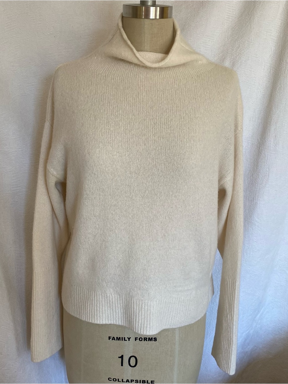 Wilfred Aritzia pure cashmere cream mockneck sweater